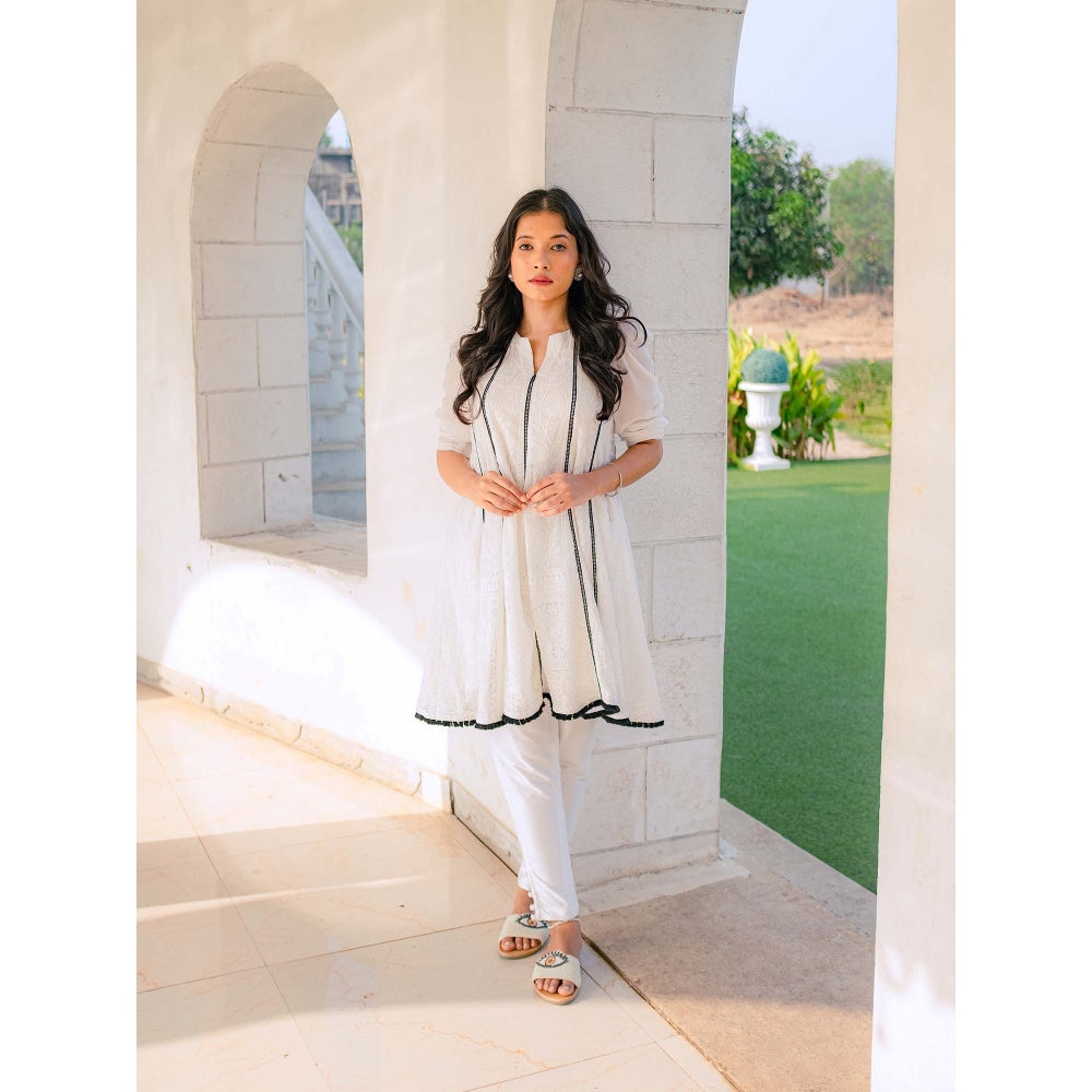 White kurta with outlet jeans