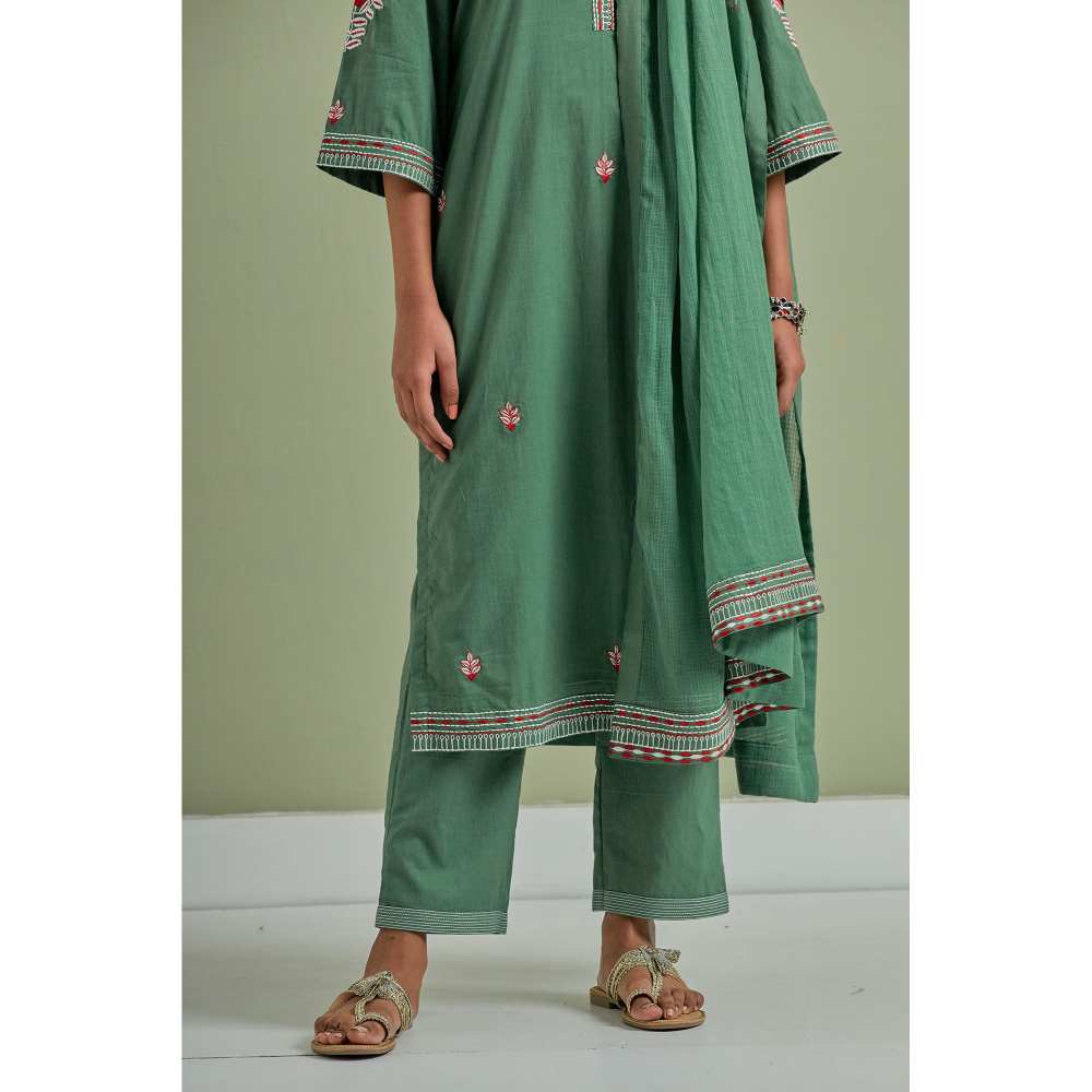 Priya Chaudhary Cotton Embroidered Green Kurta with Pant and Dupatta (Set of 3)
