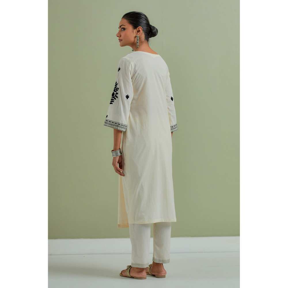 Priya Chaudhary Cotton Embroidered Off White Kurta with Pant and Dupatta (Set of 3)