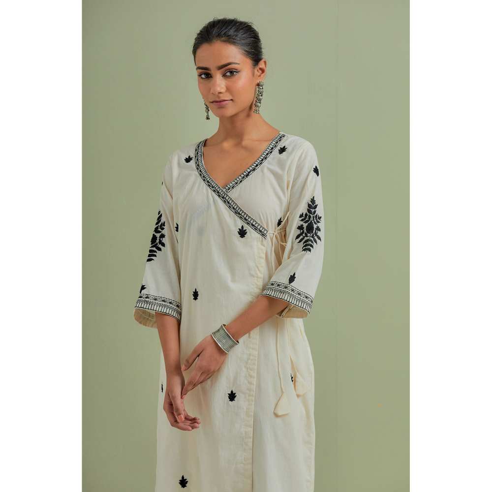 Priya Chaudhary Cotton Embroidered Off White Kurta