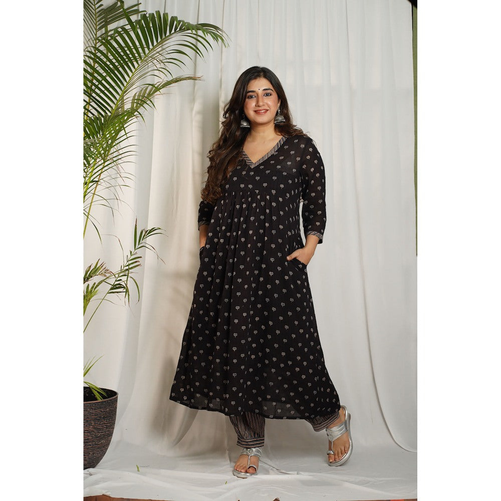 The Indian Ethnic Co. Ajrakh Lotus Pleated Mul Kurta