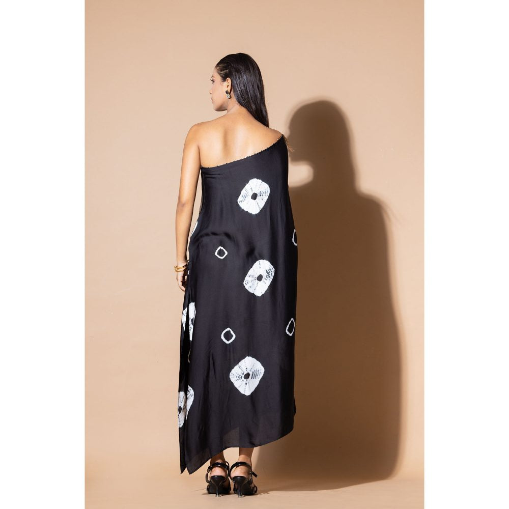 Zeefaa Black Lining Off Shoulder Kaftan