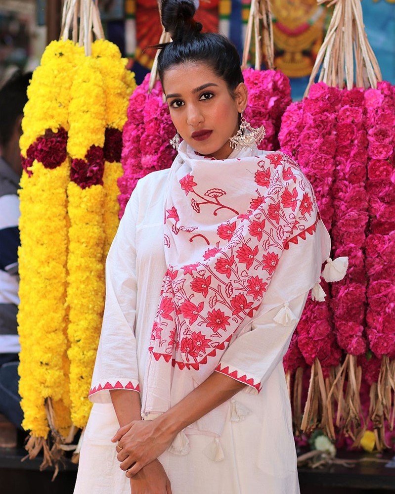 Chidiyaa Ivory Cotton Stole
