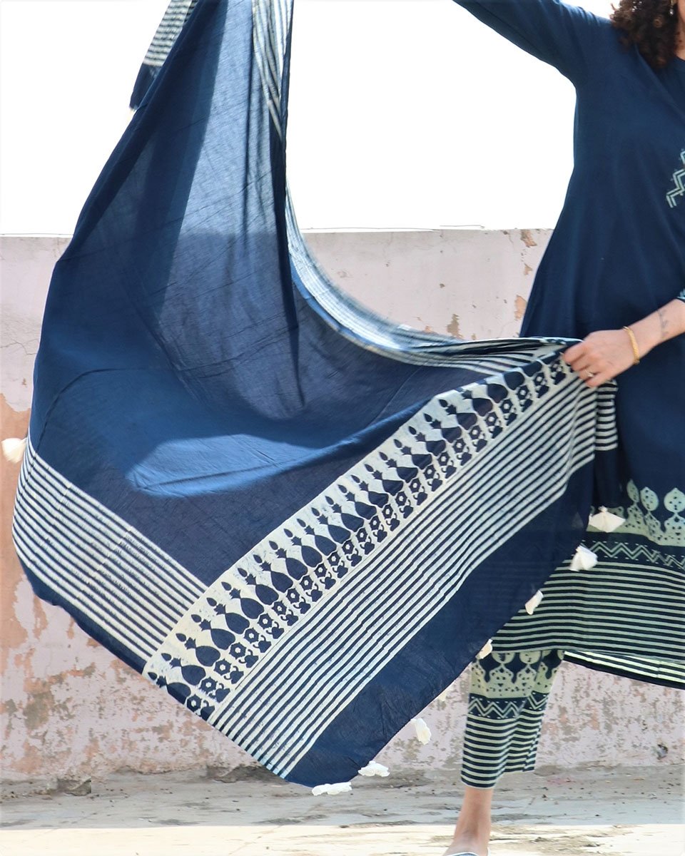 BLUE BORDER BLOCKPRINTED COTTON MUL DUPATTA