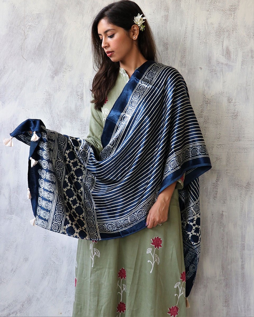 BLUE BLOCKPRINTED MASHRU SILK STOLE