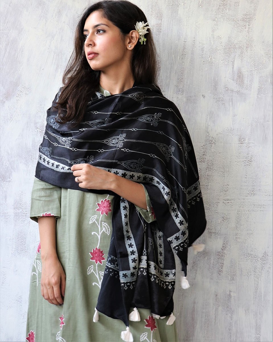BLACK BLOCKPRINTED MASHRU SILK STOLE