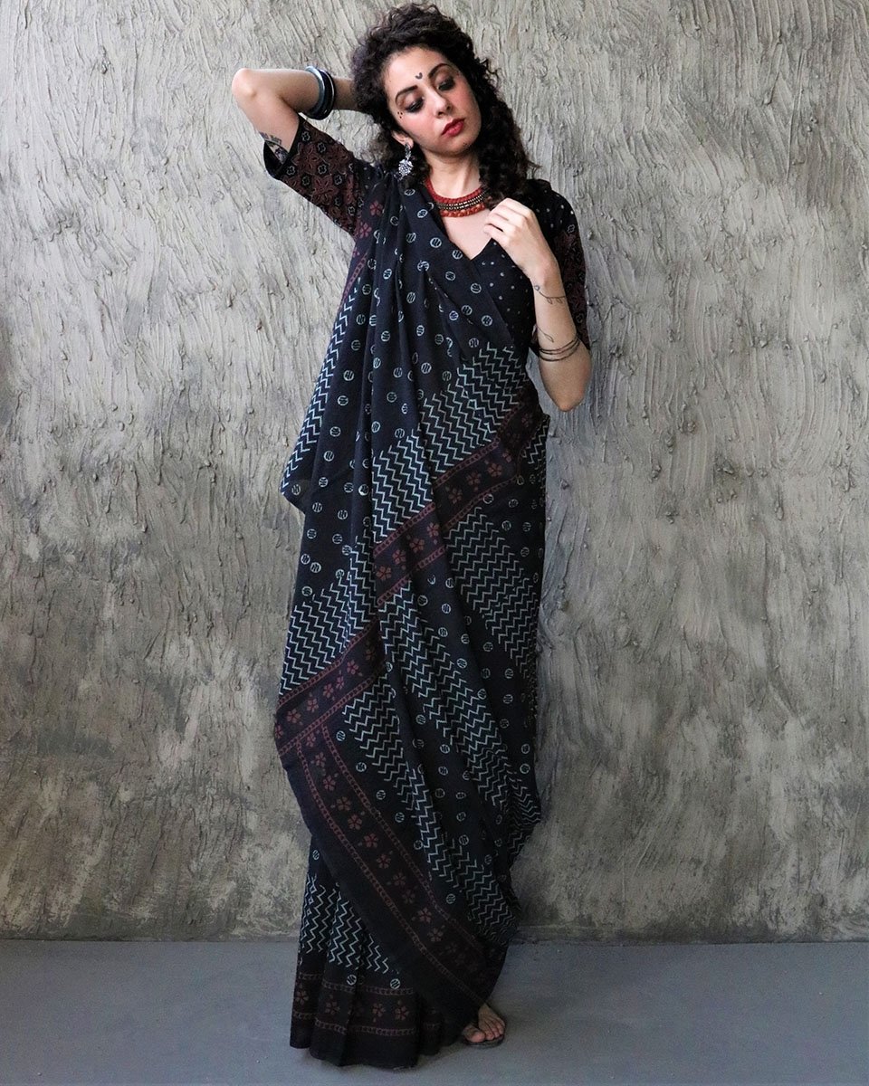 Chidiyaa Kohl Block Printed Cotton Mul Saree with Unstitched Blouse