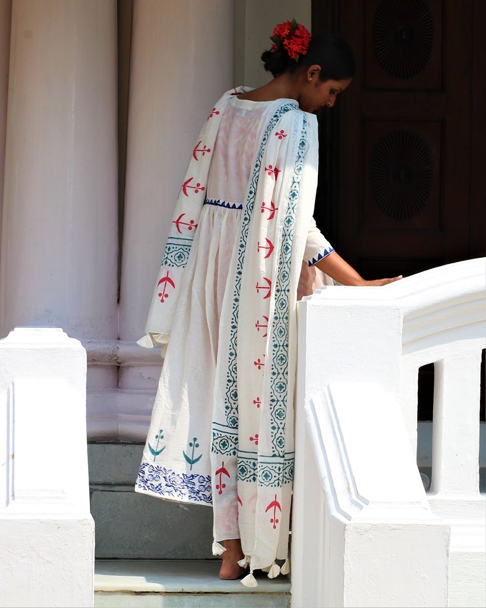 IVORY RED BLOCKPRINTED COTTON MUL DUPATTA