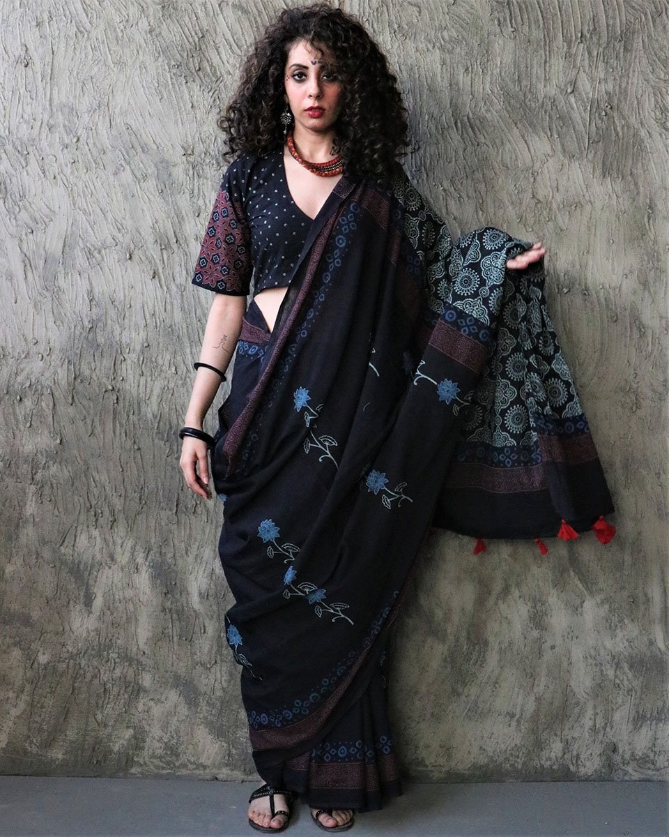 Chidiyaa Kohl Block Printed Cotton Mul Saree with Unstitched Blouse