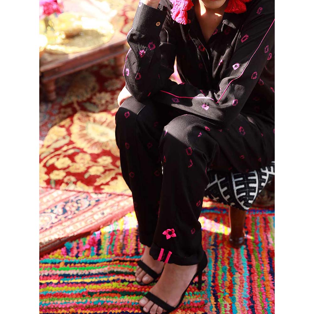 Aapro Label Bandhej Black Coordinated (Set of 2)