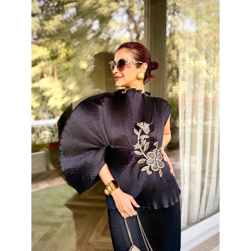Aasabysimran Midnight Embroidered Lunar Bloom In Black Top