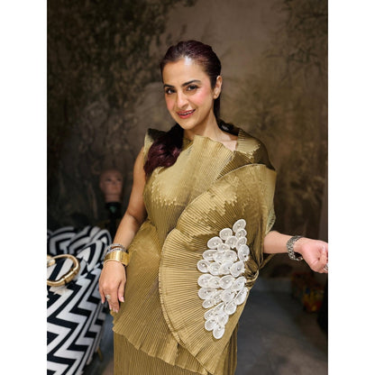 Aasabysimran Olive Dusk Lunar Bloom In Olive Top
