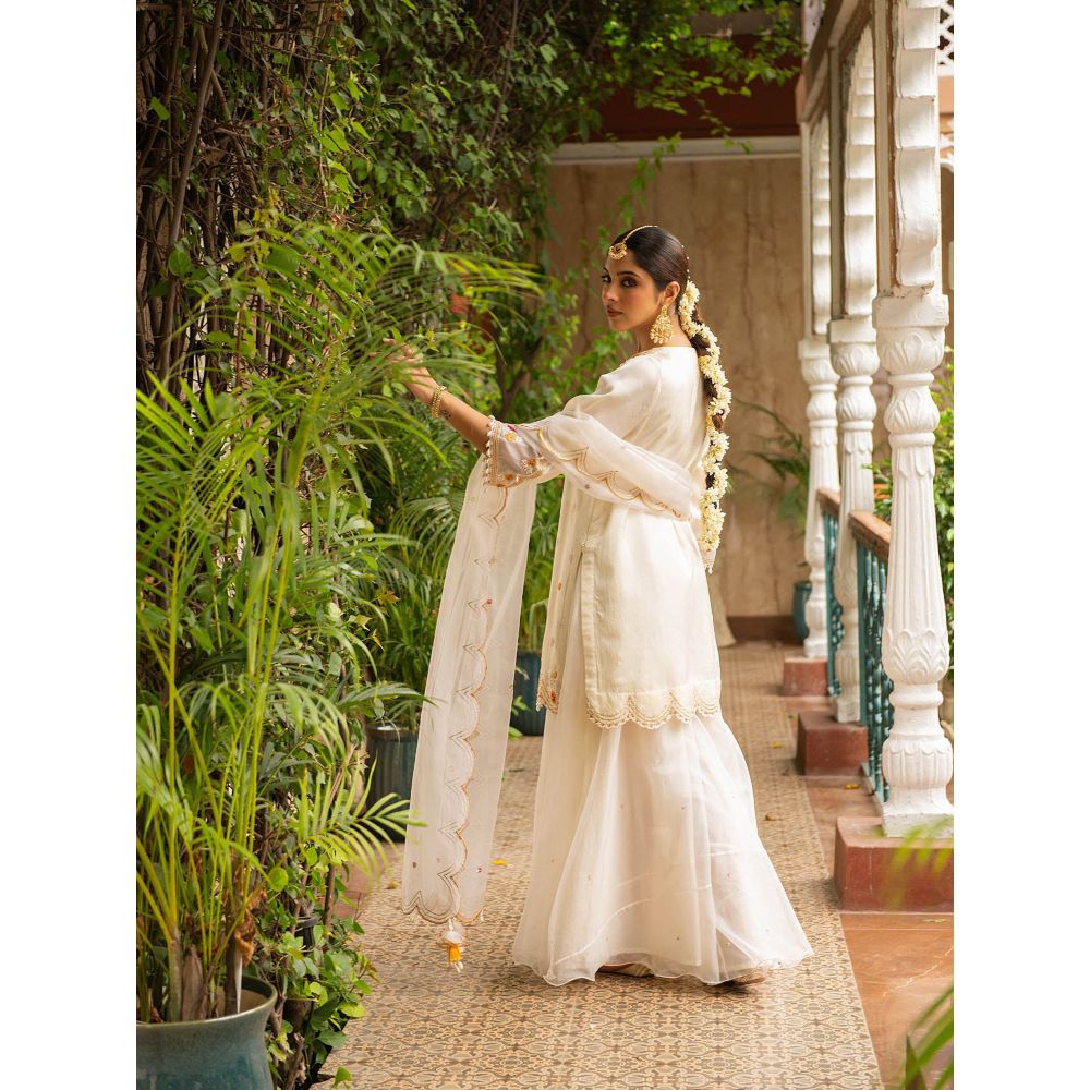 Ajiesh Oberoi Gehna Ivory Short Kurta and Sharara with Dupatta (Set of 3)