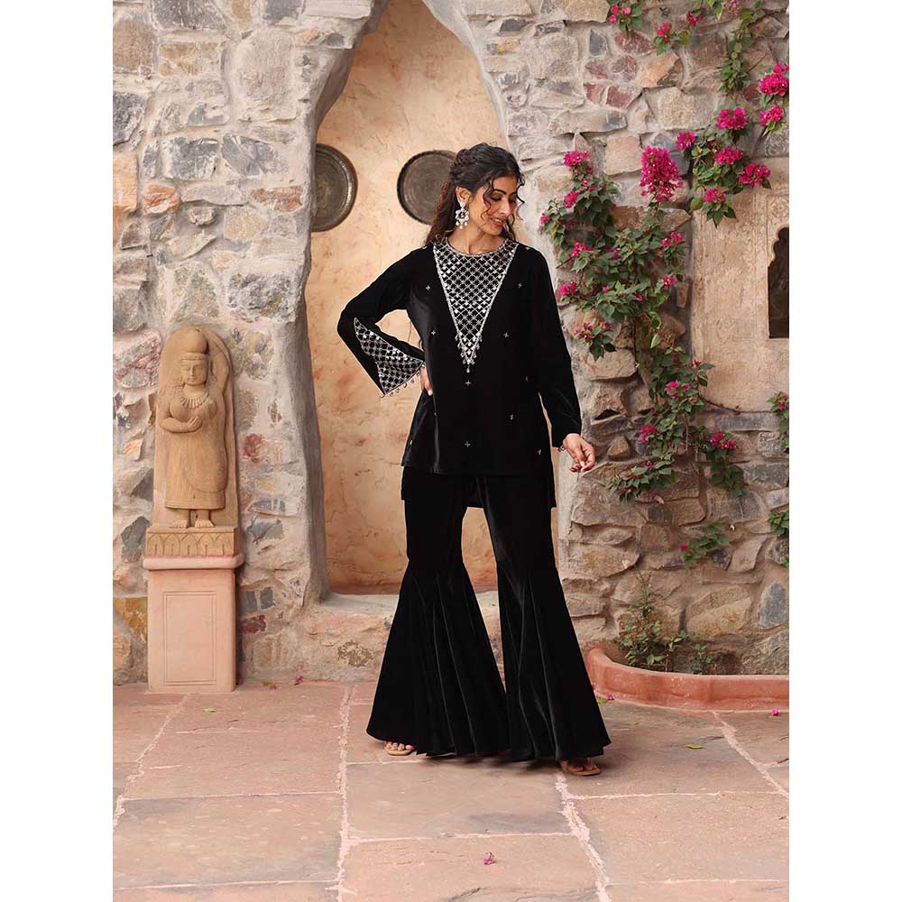 Ajiesh Oberoi Black Co-Ord (Set of 2)