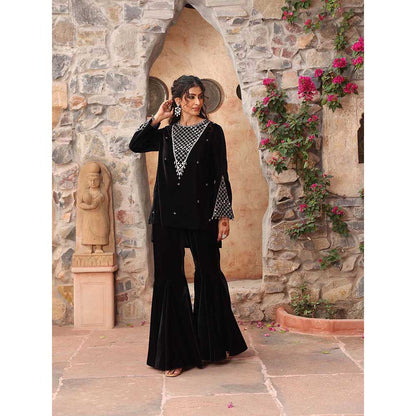 Ajiesh Oberoi Black Co-Ord (Set of 2)