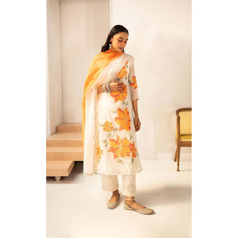 AM by Anita Mittal Off White Zoya Kurta with Pant and Dupatta (Off-White)