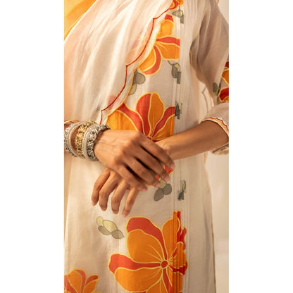 AM by Anita Mittal Off White Zoya Kurta with Pant and Dupatta (Off-White)