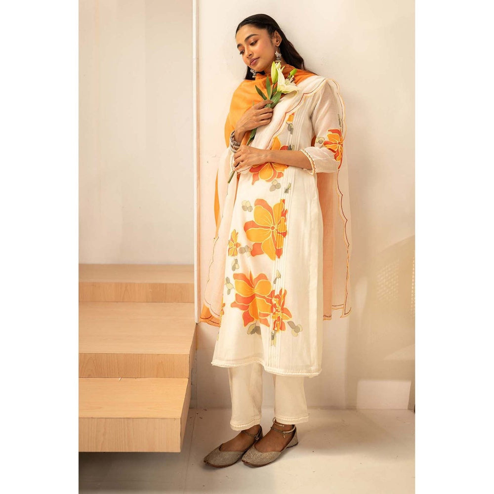 AM by Anita Mittal Off White Zoya Kurta with Pant and Dupatta (Off-White)