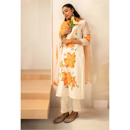 AM by Anita Mittal Off White Zoya Kurta with Pant and Dupatta (Off-White)