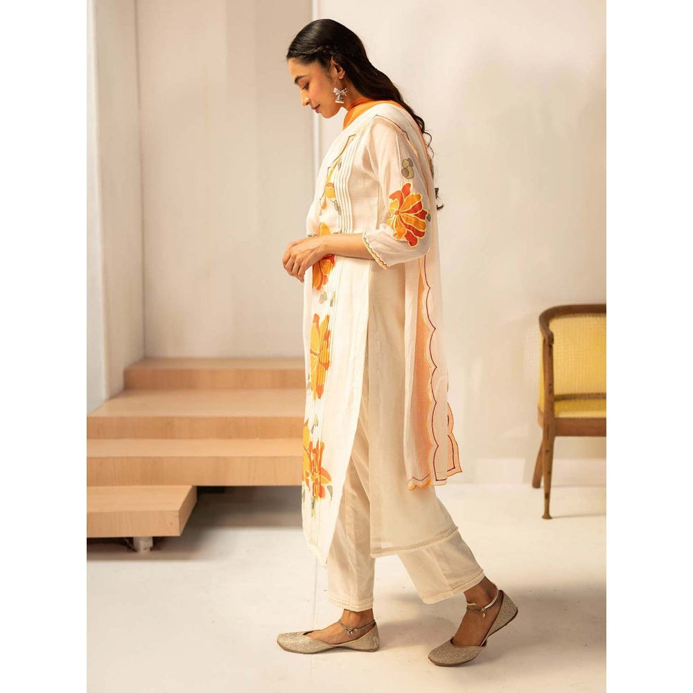 AM by Anita Mittal Off White Zoya Kurta with Pant and Dupatta (Off-White)