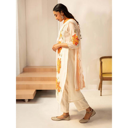 AM by Anita Mittal Off White Zoya Kurta with Pant and Dupatta (Off-White)