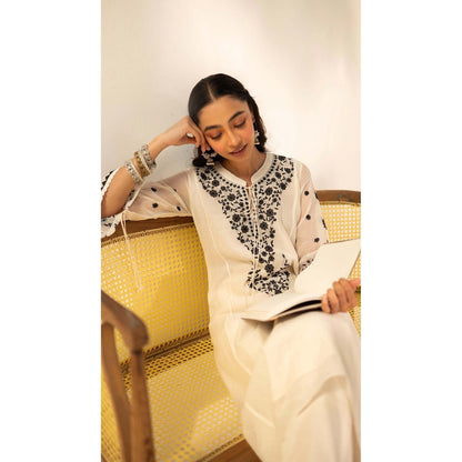 AM by Anita Mittal White Alaya A-Line Kurta with Pant
