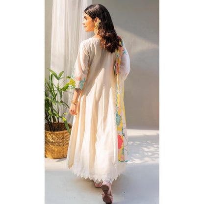 AM by Anita Mittal White Floral Applique Anarkali Kurta with Pant and Dupatta