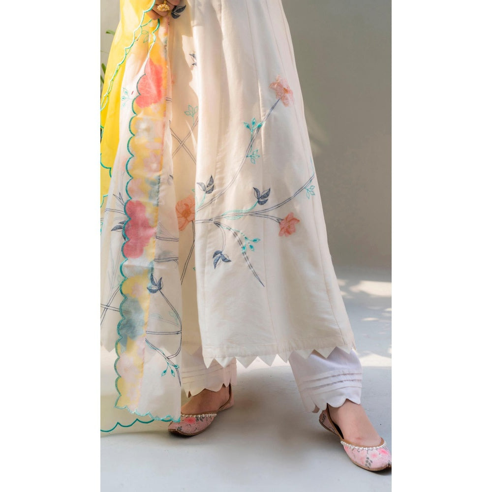 AM by Anita Mittal White Floral Applique Anarkali Kurta with Pant and Dupatta