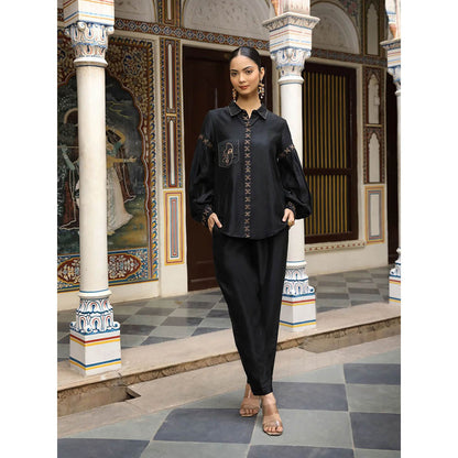 Amoree Black Chanderi Silk Thread Embroidery Co-Ord (Set of 2)