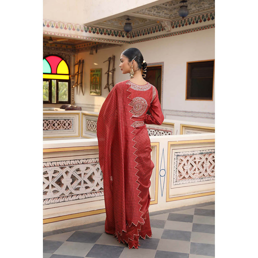 Amoree Womens Checks Red Saree with Stitched Blouse and Belt