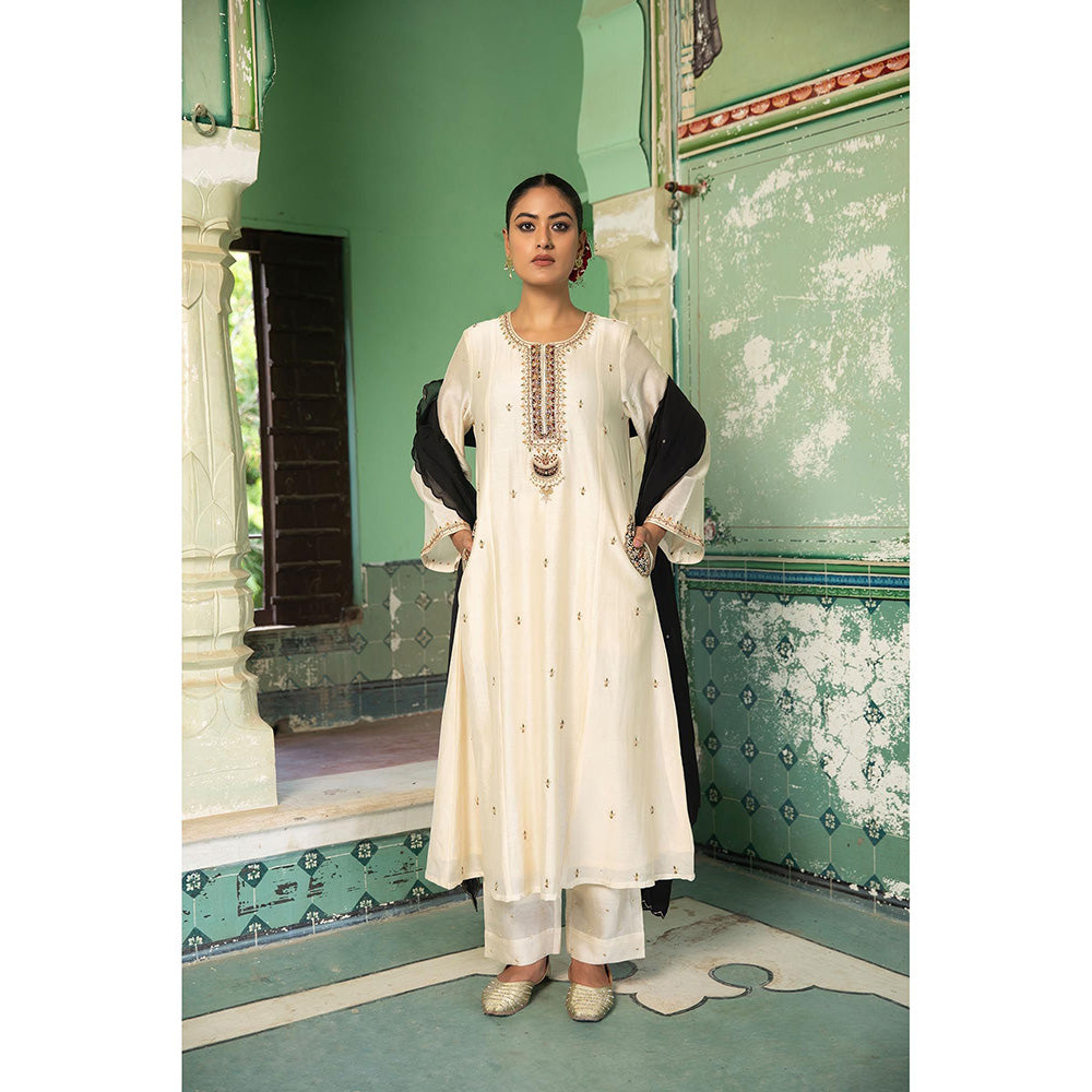 Amoree Ivory Kurta with Pant and Dupatta