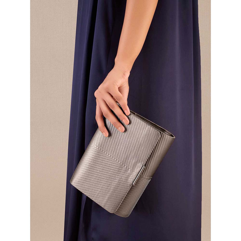 AMPM Zehra Silver Textured Clutch