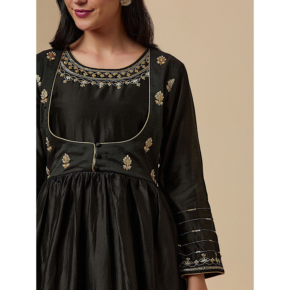 Anantaa by Roohi Trehan Black Silk Chanderi Hand Embroidered Kurta With Gathers