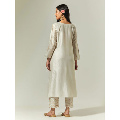Anantaa by Roohi Trehan Off White Silk Chanderi Hand Embroidered Kurta With Plackett