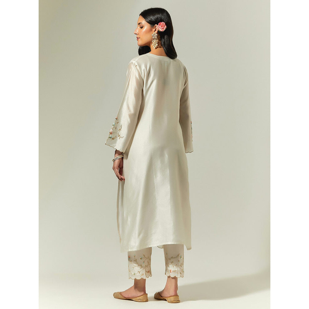 Anantaa by Roohi Trehan Off White Silk Chanderi Hand Embroidered Kurta