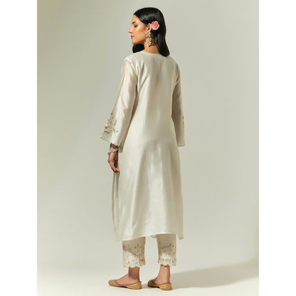 Anantaa by Roohi Trehan Off White Silk Chanderi Hand Embroidered Kurta