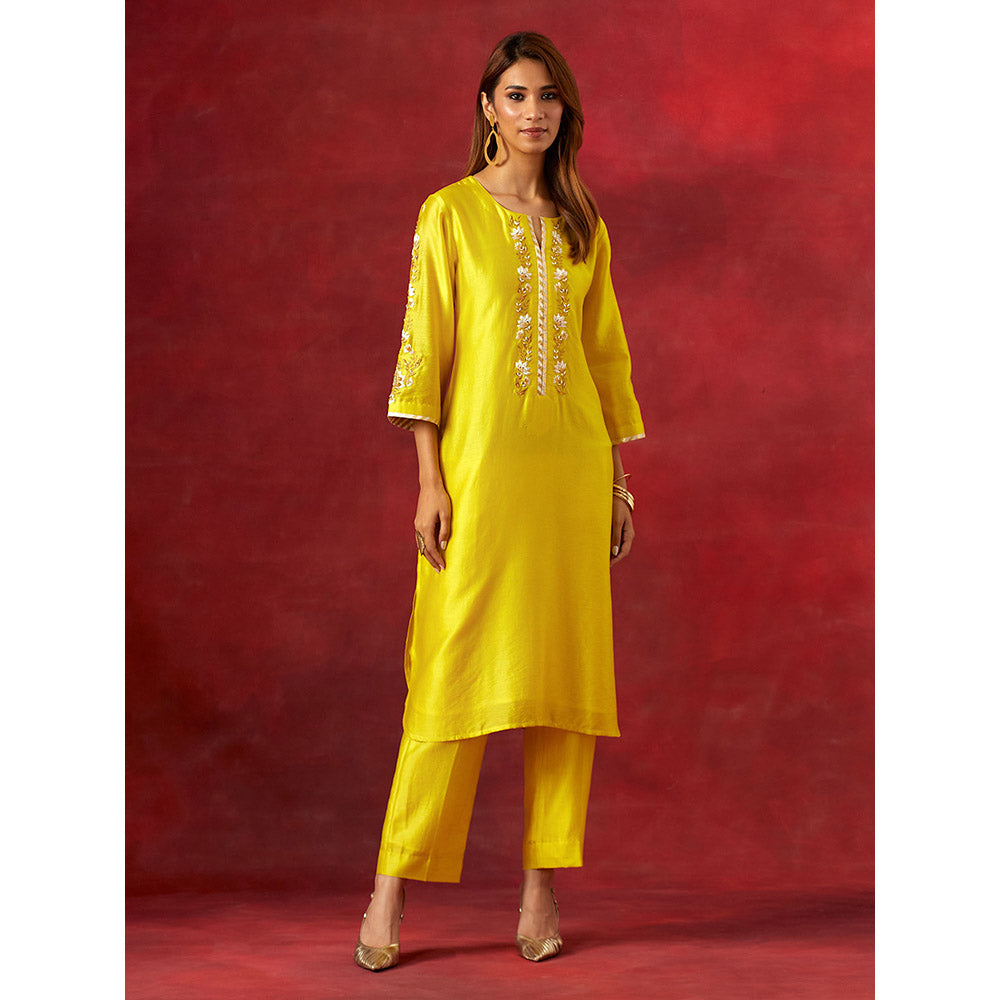 Anantaa by Roohi Trehan Yellow Round Neck Kurta With Pant (Set of 2)
