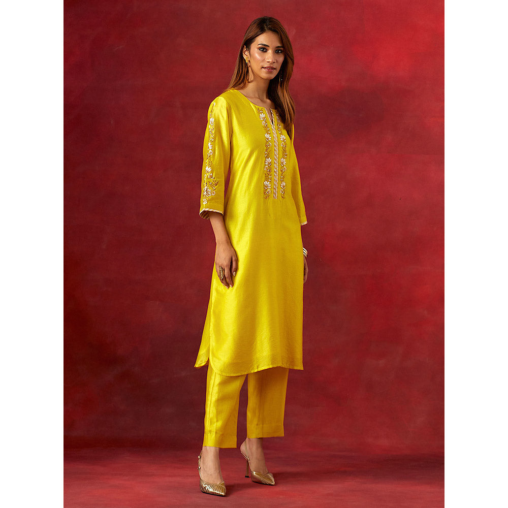 Anantaa by Roohi Trehan Yellow Round Neck Kurta With Pant (Set of 2)