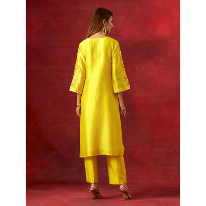 Anantaa by Roohi Trehan Yellow Round Neck Kurta With Pant (Set of 2)