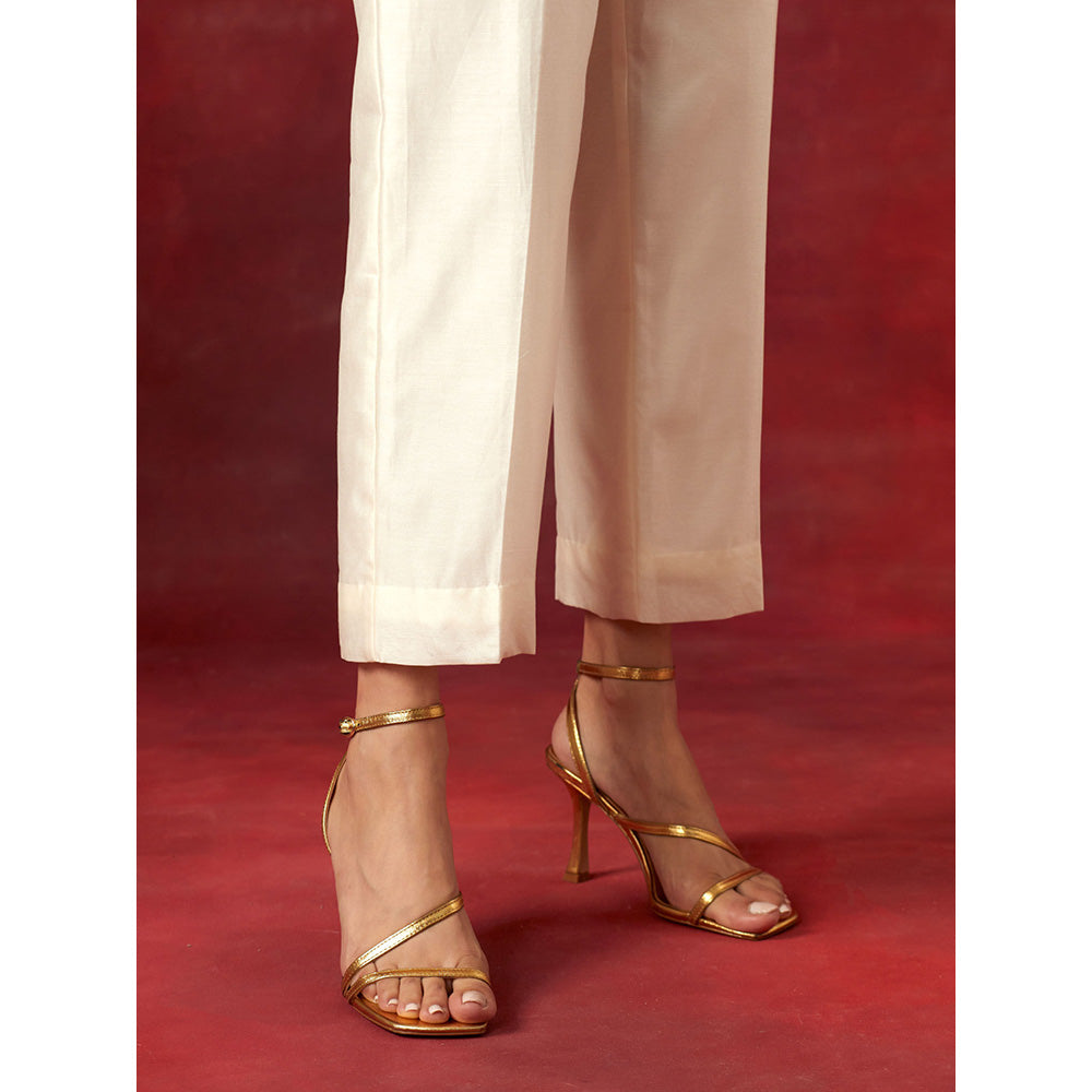 Anantaa by Roohi Trehan Off White Round Neck Kurta With Pant (Set of 2)