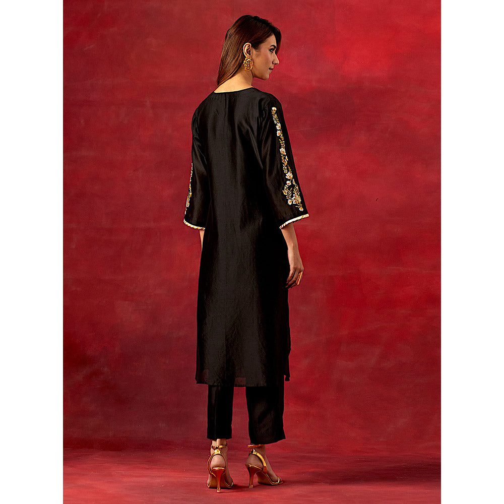 Anantaa by Roohi Trehan Black Round Neck Kurta With Pant (Set of 2)
