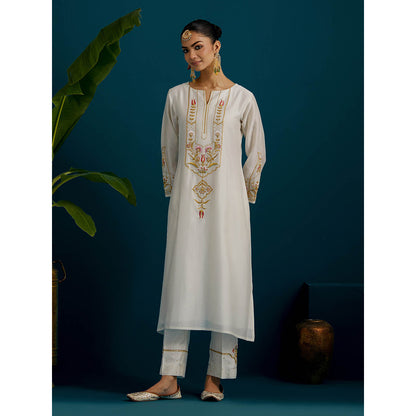 Anantaa by Roohi Trehan Off White Round Neck Long Yoke Kurta
