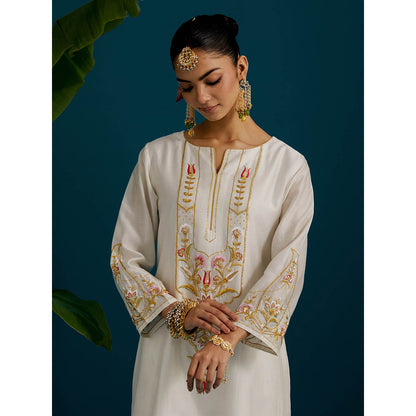 Anantaa by Roohi Trehan Off White Round Neck Long Yoke Kurta