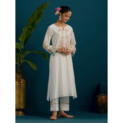 Anantaa by Roohi Trehan Off White Paisley Yoke Kurta