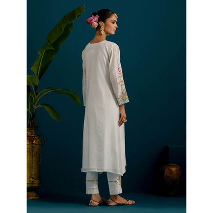 Anantaa by Roohi Trehan Off White Paisley Yoke Kurta