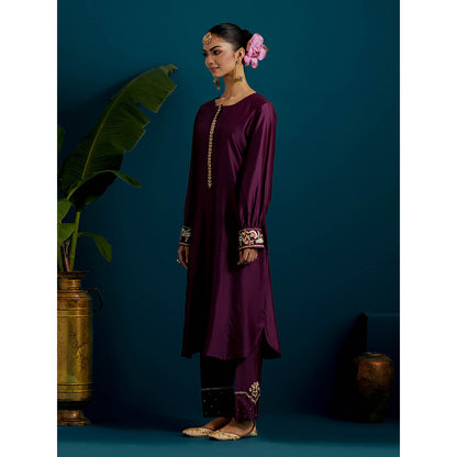 Anantaa by Roohi Trehan Purple Round Hem Kurta With Back Motif