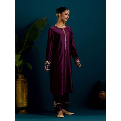 Anantaa by Roohi Trehan Purple Round Hem Kurta With Back Motif