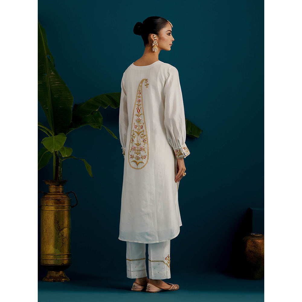 Anantaa by Roohi Trehan Off White Round Hem Kurta With Back Motif