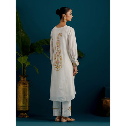 Anantaa by Roohi Trehan Off White Round Hem Kurta With Back Motif