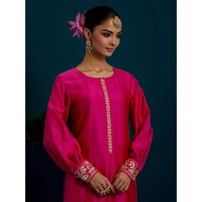 Anantaa by Roohi Trehan Pink Round Hem Kurta With Back Motif